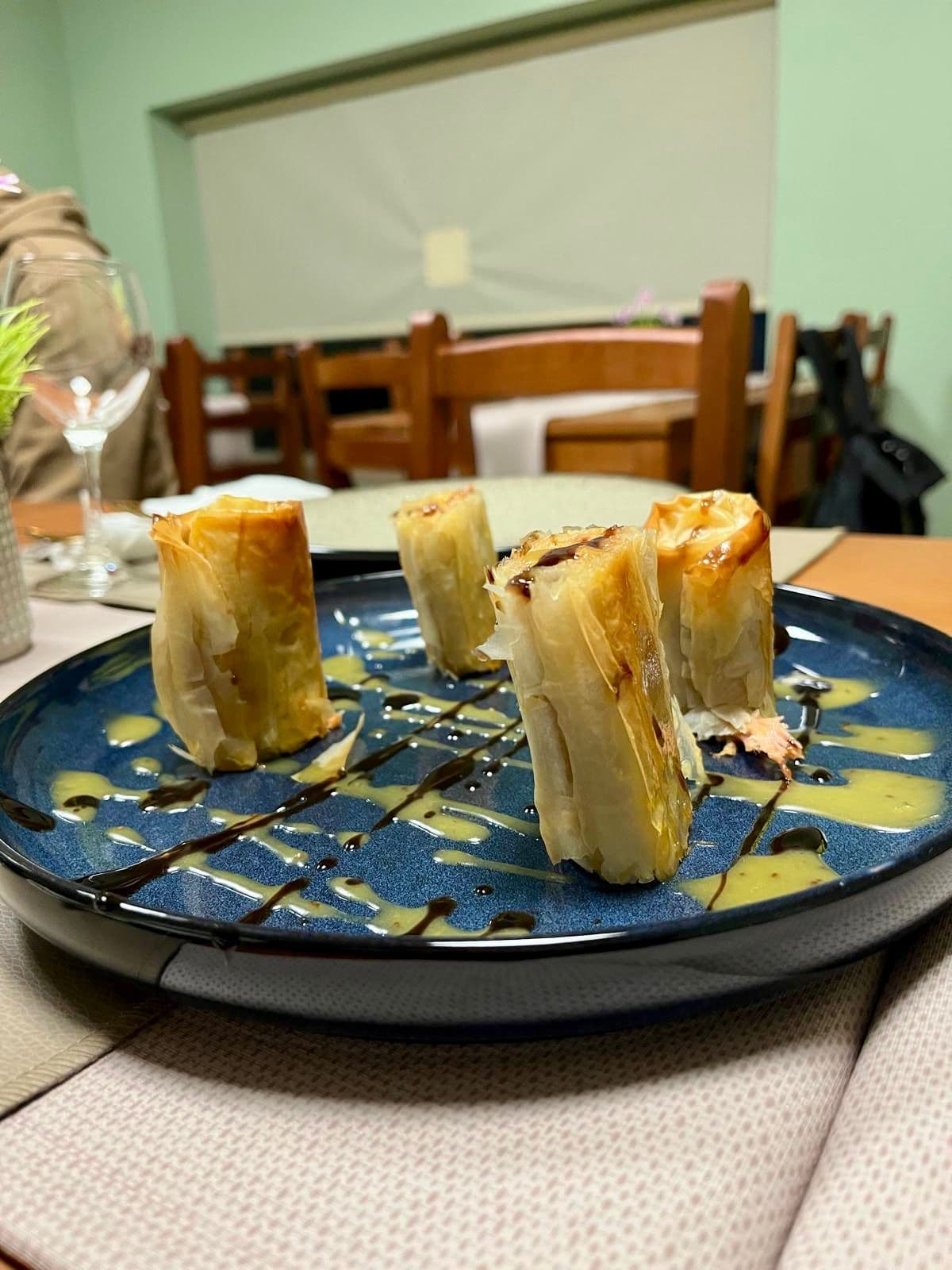 Folhado de alheira com glaze balsâmico